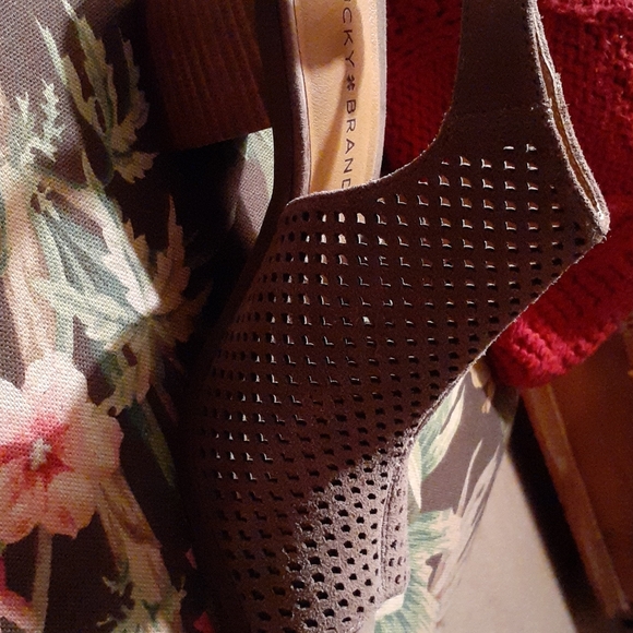 Booties - Picture 4 of 5